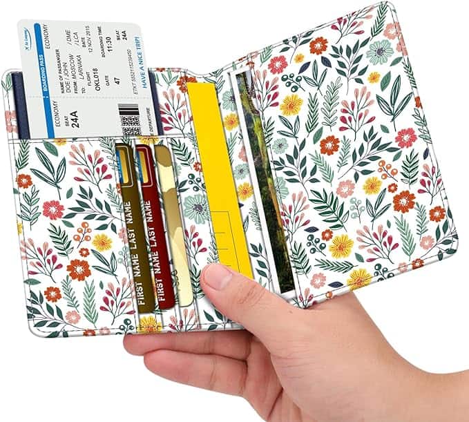 Small wallet, covered in a floral print